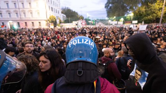 Masivas protestas en Italia terminaron con enfrentamientos entre manifestantes con la policía