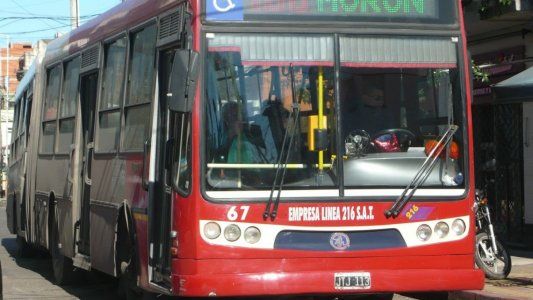 Paran ocho líneas de colectivo de zona oeste tras el robo y agresión a un chofer
