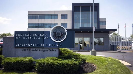 FBI: abatieron a un hombre entró armado a una oficina de la agencia