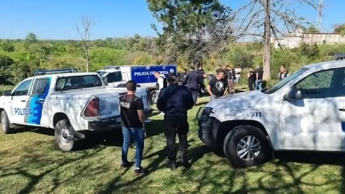 Encontraron a un hombre asesinado a golpes a la orilla de un desagüe. (Foto: La Voz de Zárate)