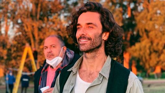 La foto de Mariano Martínez y Rodrigo Guirao Díaz besándose en el rodaje de Humor bajo el agua