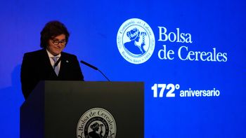 Javier Milei anunció la baja de retenciones al trigo y la cebada desde junio, y a la soja desde enero