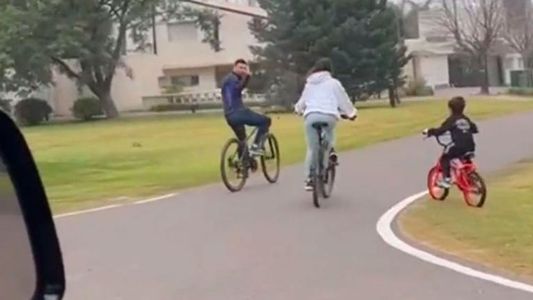 La bicicleteada de los Messi: pasearon por Rosario y un detalle enloqueció a todos