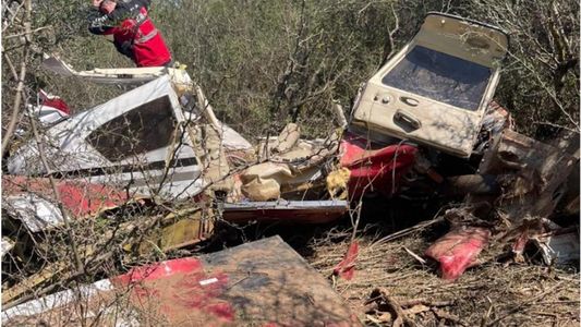 Cayó una avioneta con cinco personas en Córdoba: dos jóvenes escucharon los gritos y guiaron el rescate