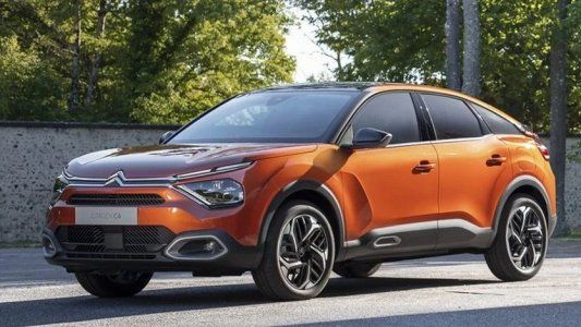 Nuevo Citroën C4. Una ruptura total con el pasado. Presenta una versión 100% eléctrica.