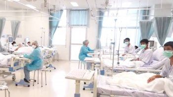 Rescate en Tailandia: se difundieron las primeras imágenes de los niños recuperándose en el hospital