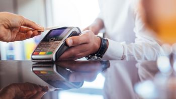 Las ventas con tarjeta de crédito cayeron más de 11% en febrero