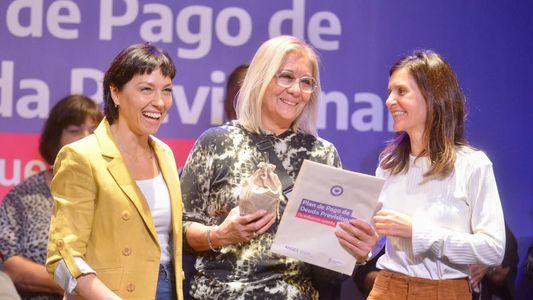 Mayra Mendoza y Fernanda Raverta entregaron más de 650 resoluciones jubilatorias a personas mayores de Quilmes