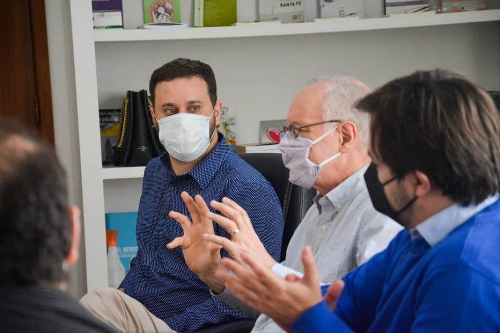 Por el aumento de casos, la Provincia reconoció que analiza un toque de queda sanitario