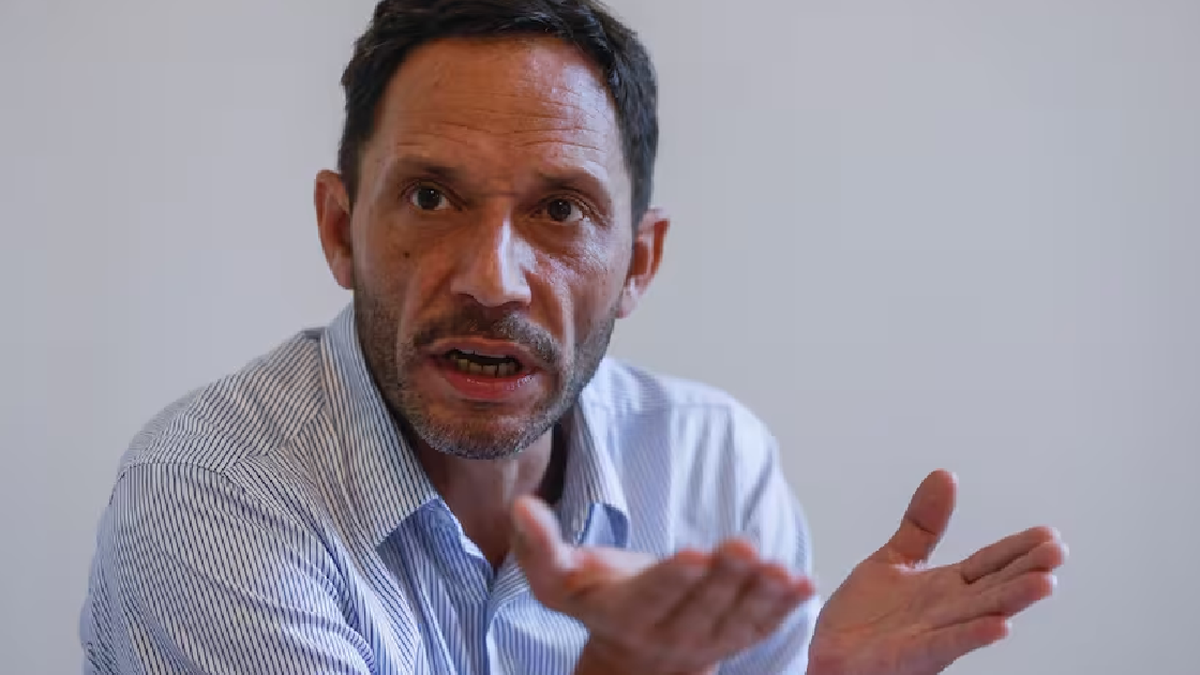Ley ómnibus: la Coalición Cívica acusó a Luis Caputo de entregar a los jubilados. (Foto: gentileza La Nación)