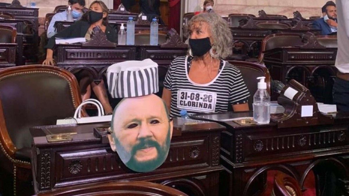 Mónica Frade realizó un insólito tuit en el que criticó el mapa del billete de mil pesos. 