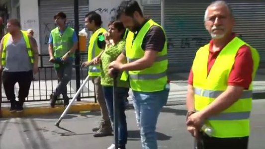 Crisis en Chile: así se organizan los canarios, vecinos que defienden a sus negocios de los saqueos