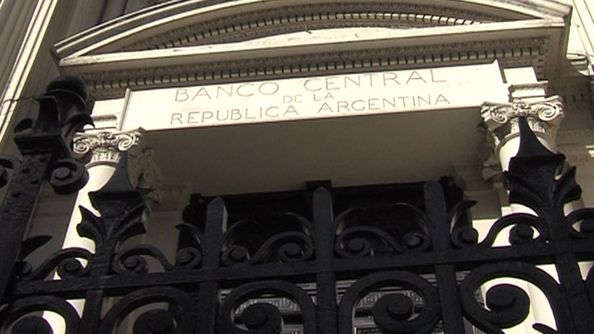 El Banco Central logró comprar dólares pero el saldo de las reservas continúa siendo negativo