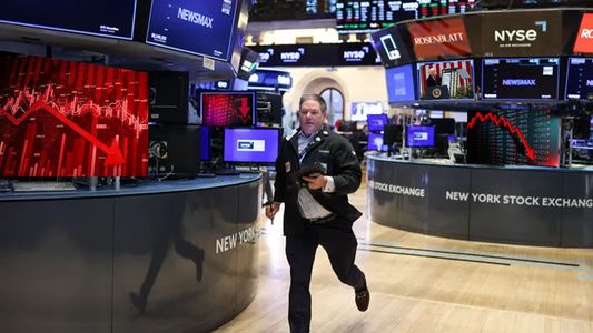 El riesgo país se acerca a 900 puntos y las acciones argentinas caen tras la suba de aranceles anunciada por Trump