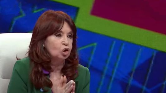 Cristina Kirchner volvió a la TV: del elogio a Maslatón al reto al staff del programa por ruidos molestos