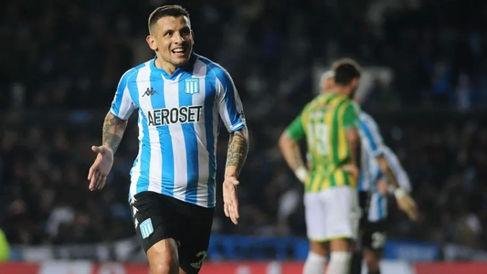 Racing goleó a Aldosivi, que se hizo este inexplicable gol en contra