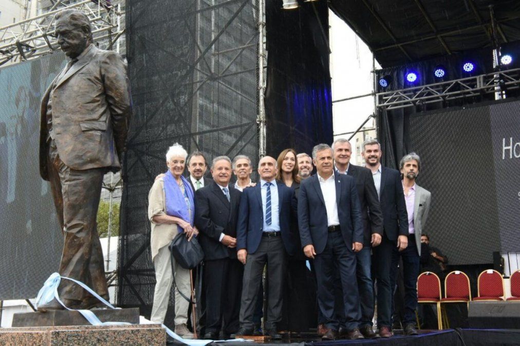 Que no se rompa: la UCR y el PRO hicieron las paces alrededor de un monumento a Alfonsín