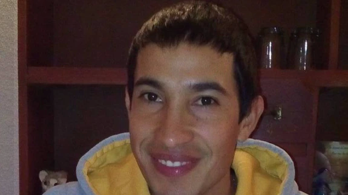 Roberto Orona, de 35 años, es buscado por la policía de Chaco tras ser el principal sospechoso de cometer el acto femicida (Foto: Facebook Orona).