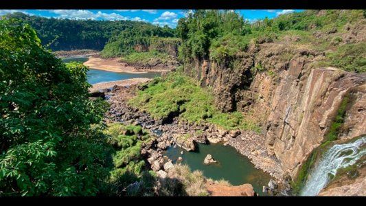 Tristes imágenes de las Cataratas del Iguazú sin agua y sin gente