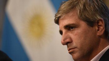 Los K, con los tapones de punta contra Caputo: piden que no pueda salir del país y que allanen el Central