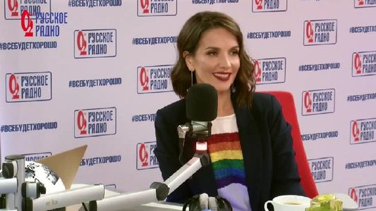 Natalia Oreiro desafió las leyes de Rusia al lucir una bandera LGBT en una entrevista