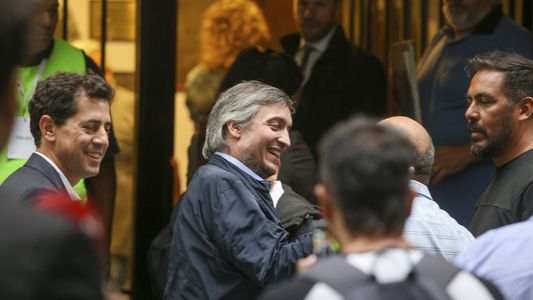 Sorpresa | Máximo Kirchner llegó a la reunión de la mesa nacional del Frente de Todos