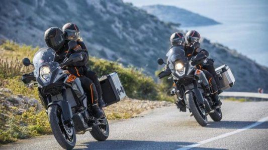 ¿Qué llevar en un viaje en moto?