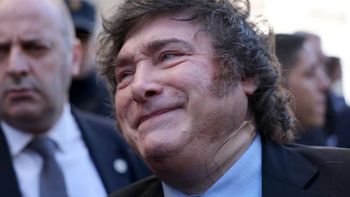 El motivo por el que Milei apareció con una venda en el cuello durante su visita a España