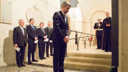 Peña le rindió un homenaje en Londres a los soldados británicos caídos en Malvinas