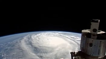 Huracán Milton: las increíbles imágenes de cómo está llegando a la costa de la Florida