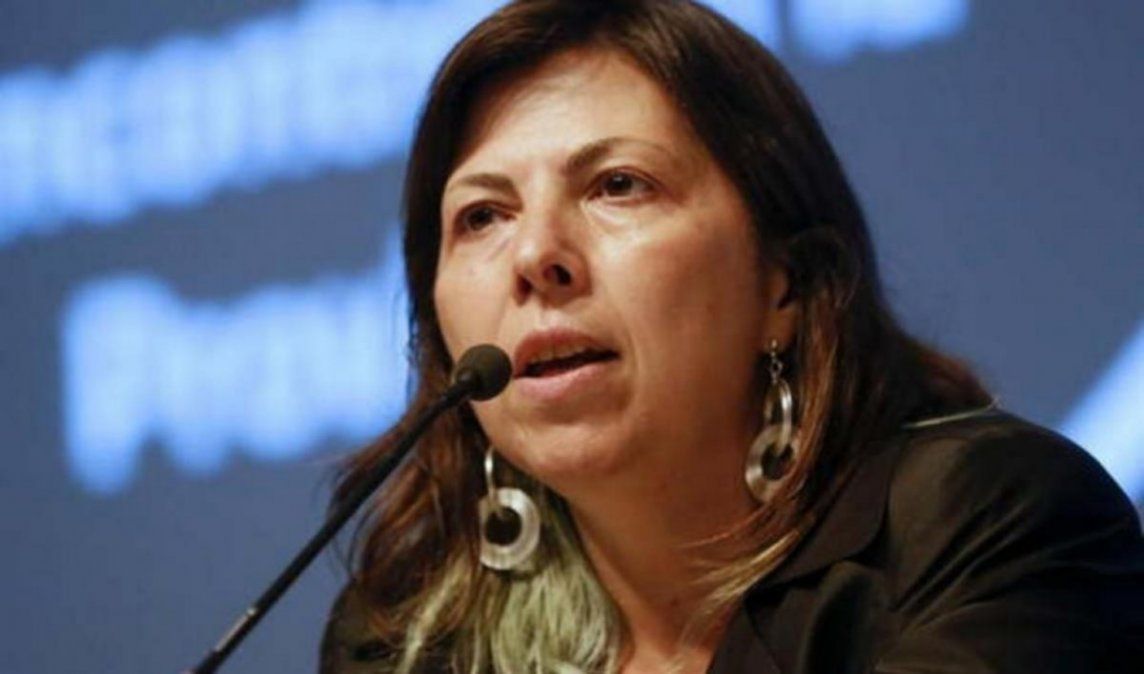 En línea con Alberto Fernández, para Batakis el cepo al dólar llegó para quedarse