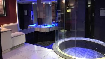 una pareja fue a un telo y cuando pago la cuenta se llevo una sorpresa inesperada una pareja fue a un telo y cuando pago la cuenta se llevo una sorpresa inesperada