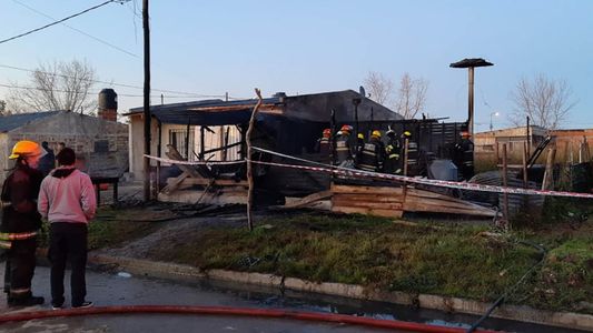 Tragedia: murieron cinco niños y dos jóvenes madres al incendiarse su casa