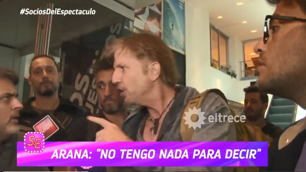 Al ser consultado por la prensa por las declaraciones de Romina Gaetani, el actor Facundo Arana aseguró que es un tema terminado. 
