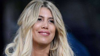 Wanda Nara arrojó una picante respuesta a un hater que le recordó su video íntimo: Por qué no probás...