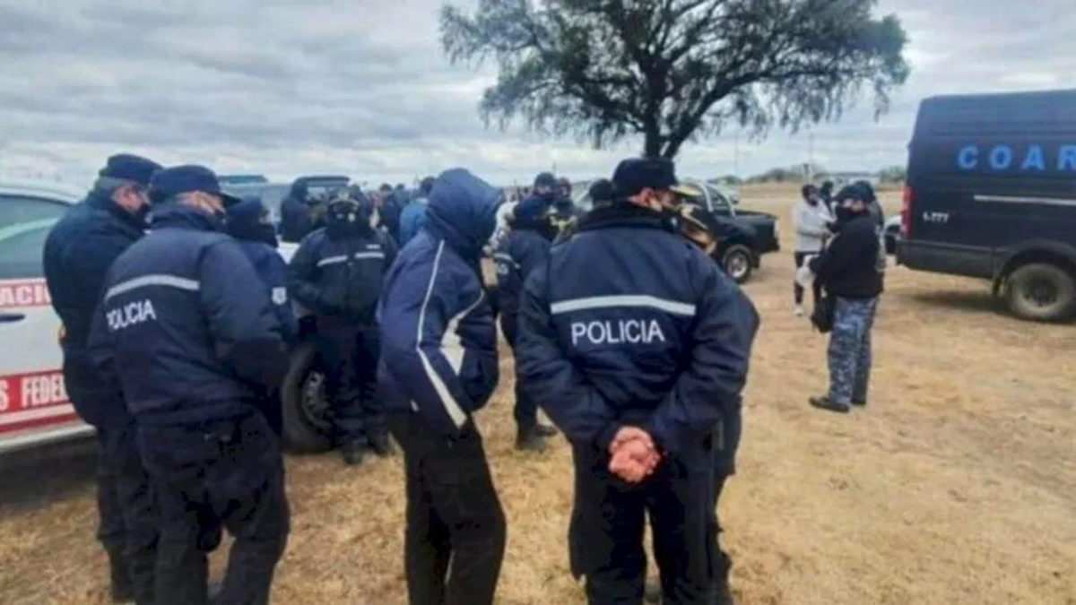 Personal de la Comisaría 13ª trabaja en la investogación de la muerte de una nena encontrada ahogada en San Luis