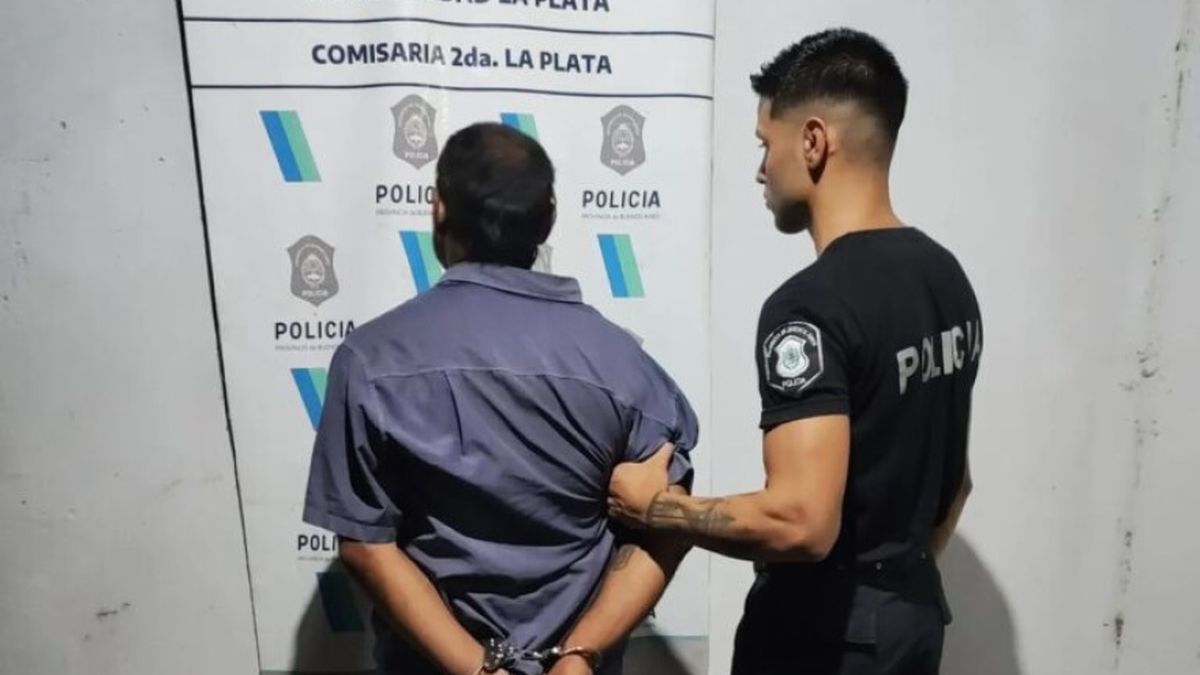 El hombre detenido después de matar a una mujer y atacar a otras dos personas.