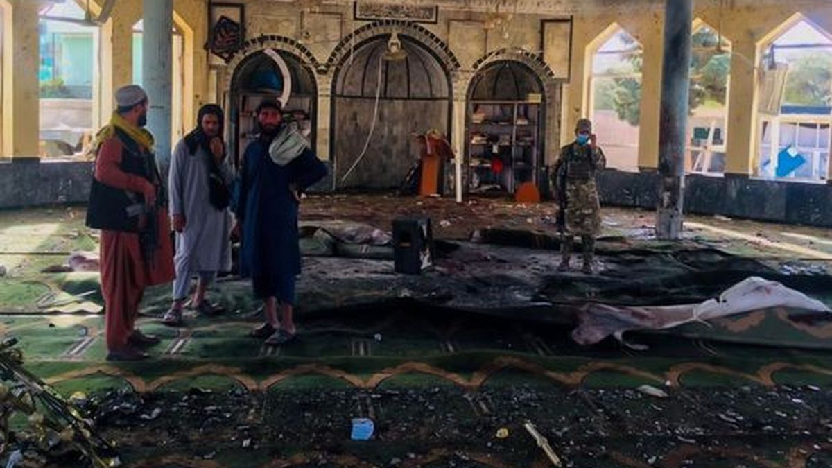 Atentado en una mezquita de Afganistán (foto: AP)
