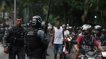 Vi cuerpos sin cabeza: el crudo relato del fotógrafo que cubrió el operativo policial en Río de Janeiro