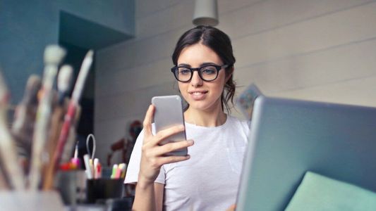 Qué significa tener el celular en silencio: lo que la psicología revela sobre este comportamiento