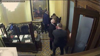 Impeachment: las imágenes de la violencia en el Capitolio que torcieron el voto de los senadores republicanos