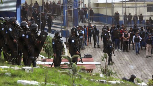 Guatemala decretó el estado de sitio tras la muerte de ocho policías en ataques del crimen organizado