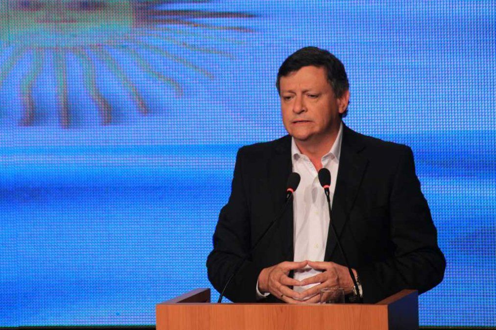 El gobernador de Chaco acepta la convocatoria del Gobierno, pero pide que el próximo presidente también tenga que cumplir el acuerdo