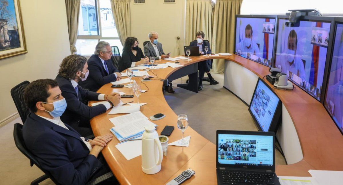 Alberto Fernández reunido con gobernadores por la situación sanitaria.