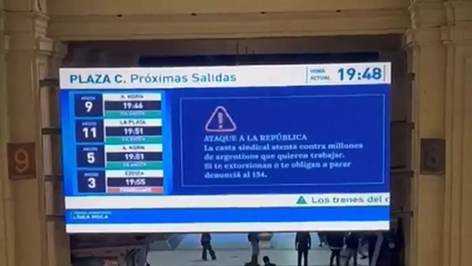 Atentado a la República: el mensaje del Gobierno en estaciones de tren contra el paro general