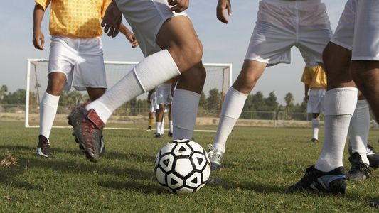 Durísimo: invitó a su novia a verlo jugar un partido de fútbol y la respuesta de ella se volvió viral