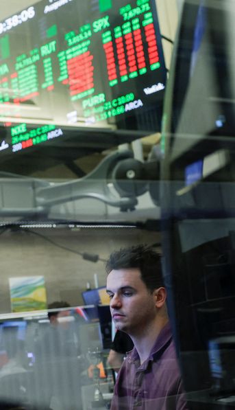 El riesgo país vuelve a acercarse a los 500 puntos y los bonos soberanos rebotan