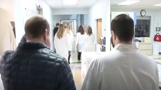 Estados Unidos: hallan la cepa británica en el día en que marcó un récord de muertes por Covid-19