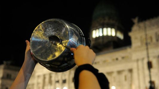 Cacerolazos en varios puntos de la Ciudad y el AMBA contra el DNU de Milei