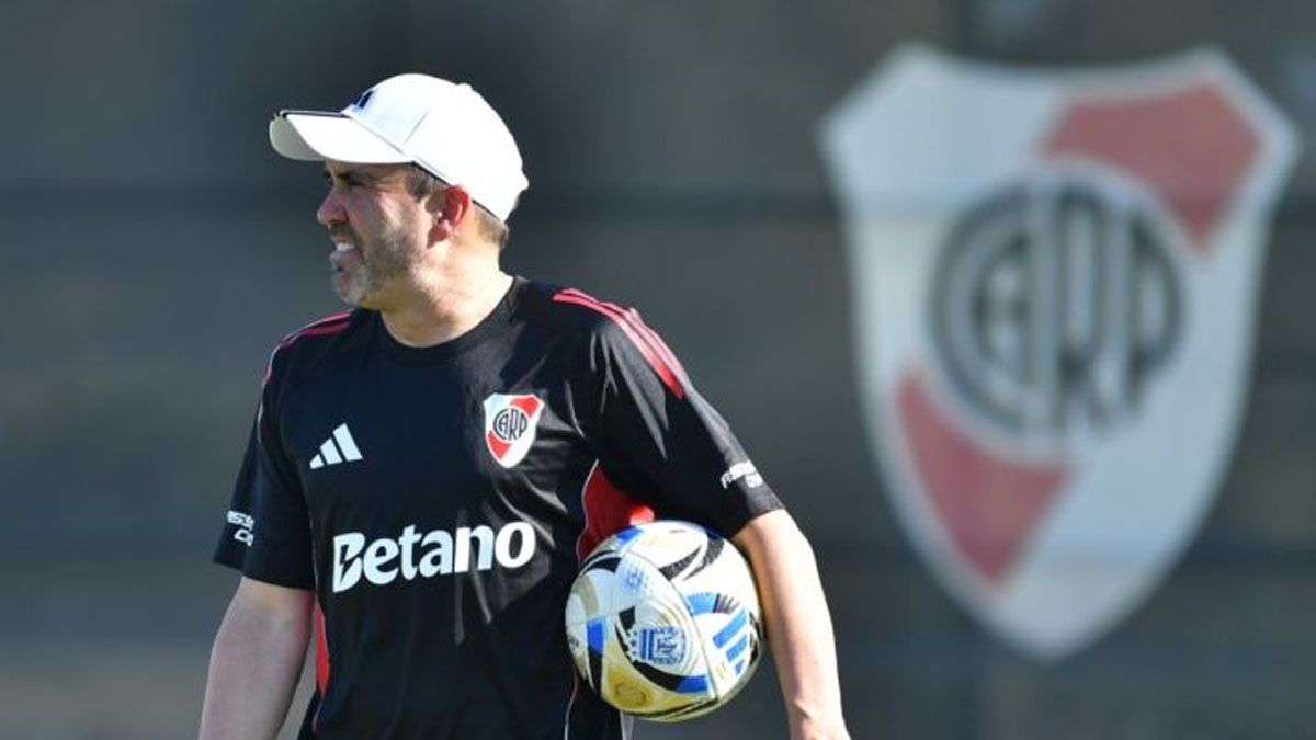 El desafío de Coudet en River: ganar no alcanza y busca un cambio clave